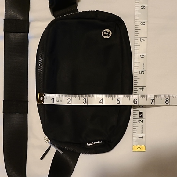 Everywhere Belt Bag Black Lululemon Adjustable Zippers Crossbody Waist - Picture 10 of 12